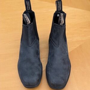 Blundstone Dark Gray Chelsea Boots